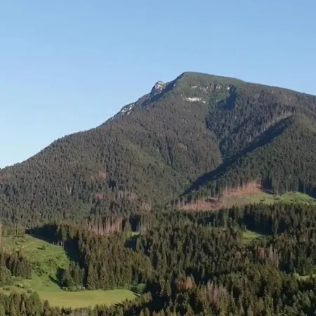 Zemianska Kuria Konukevi