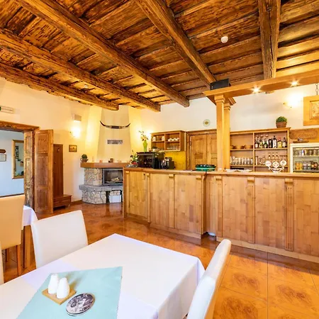 Zemianska Kúria Casa de hóspedes 3*