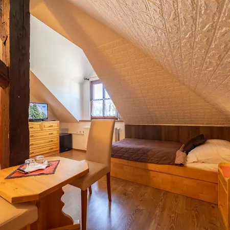 Zemianska Kúria Casa de hóspedes 3*