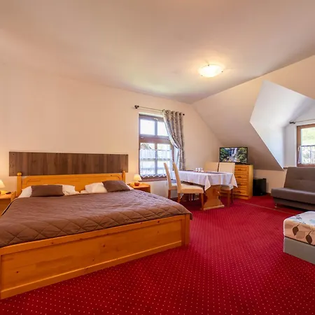 Zemianska Kuria Konukevi